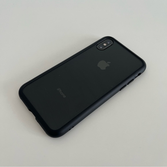 iPhone XS 64 GB with Case - Picture 6 of 8